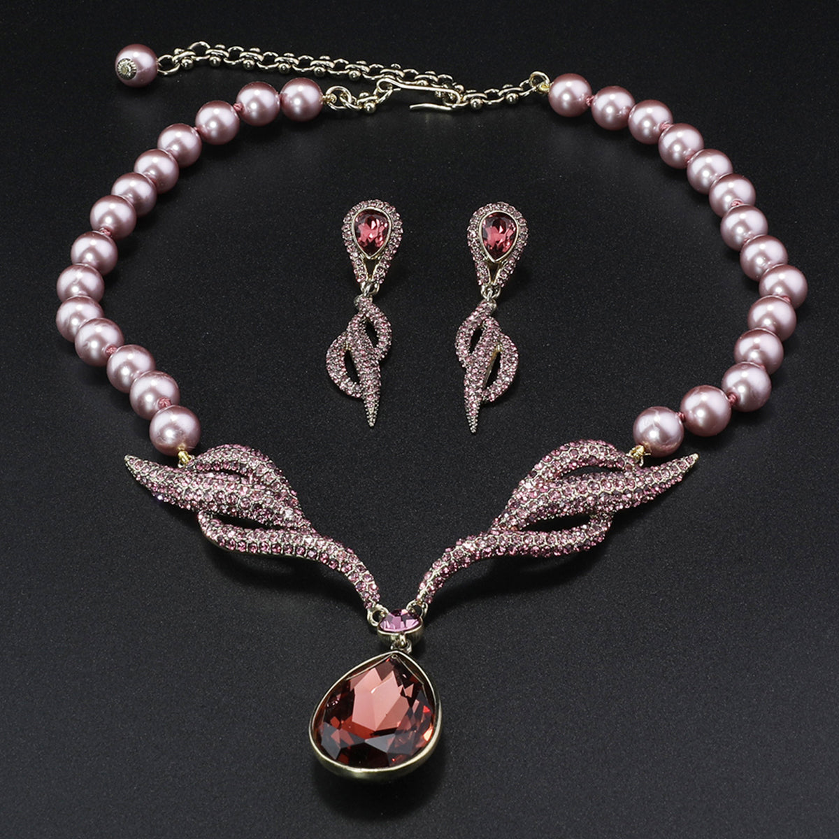 Fashionable pearl phoenix tail inlaid with diamonds handmade necklace