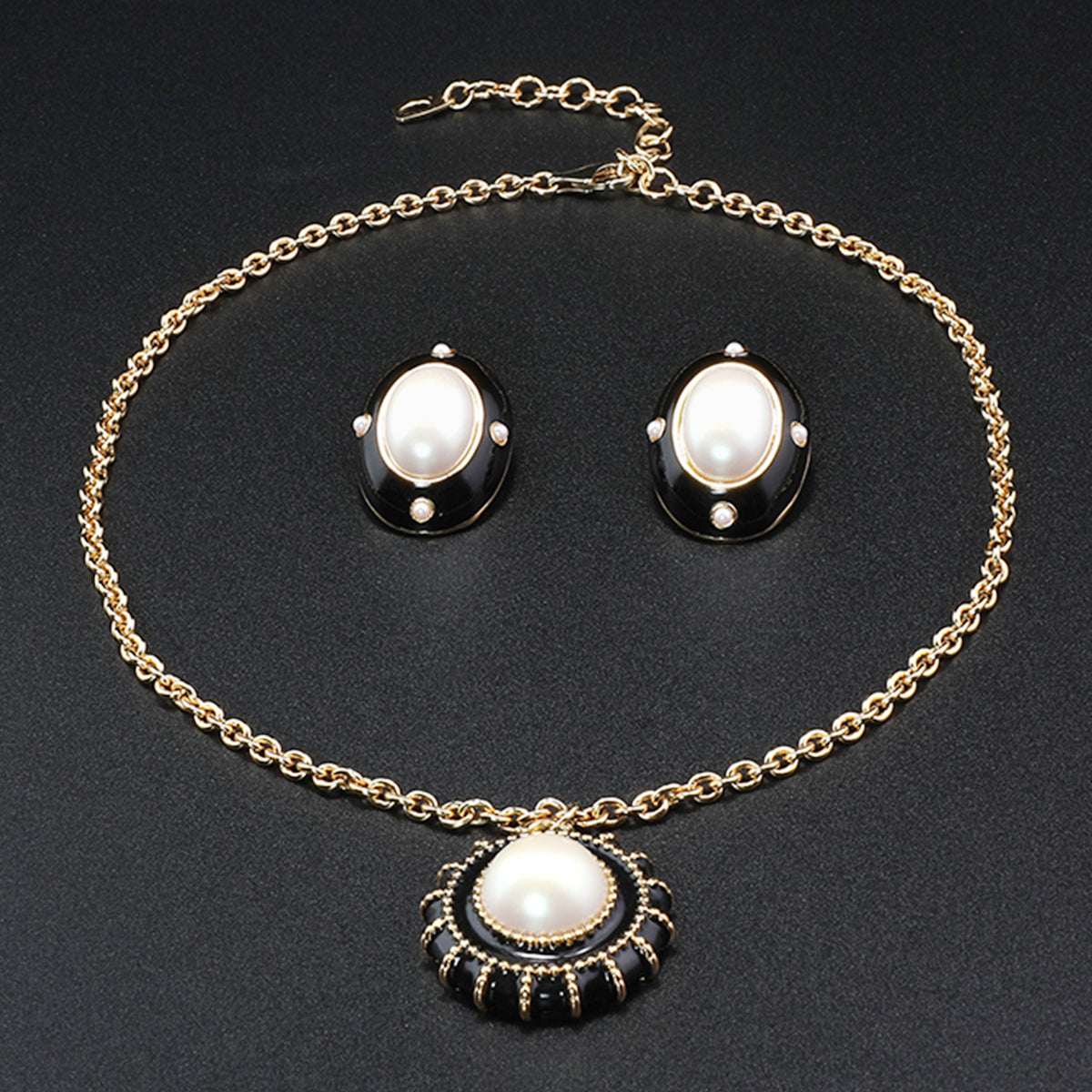 Black Shell Gemstone Necklace