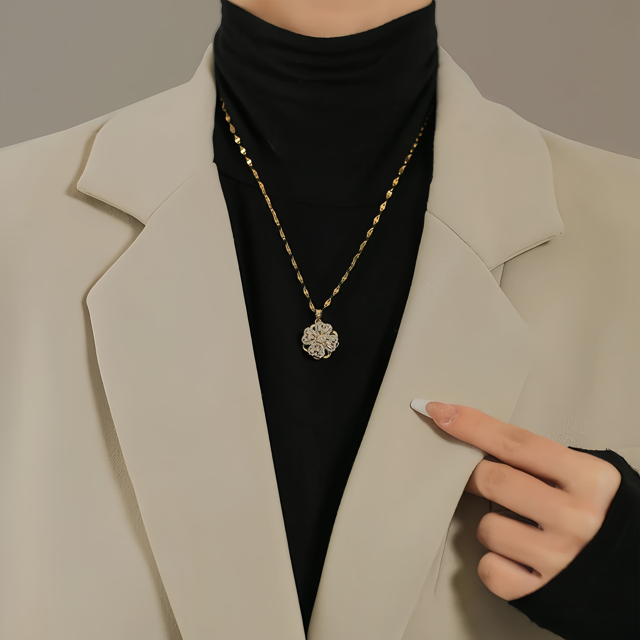 Golden titanium steel rotatable necklace