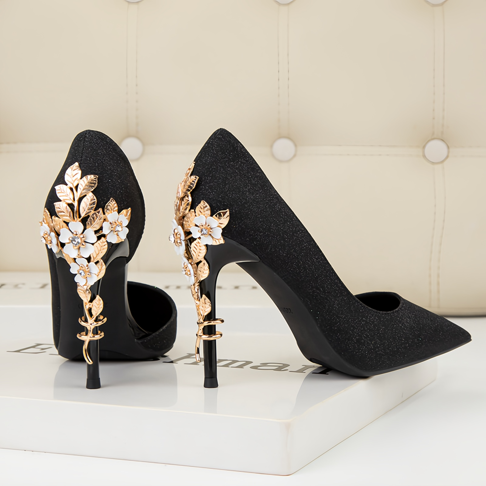 Pointed metal flower side engraved high heels