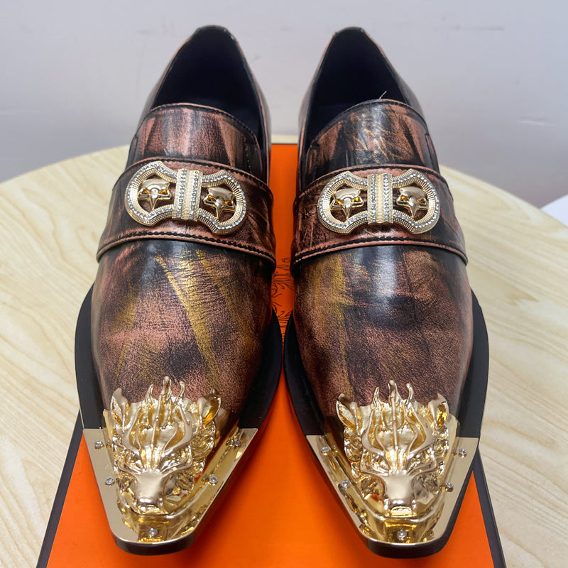 Braune Retro-Lacklederschuhe mit spitzer Spitze