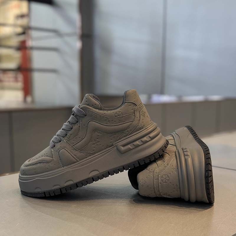 Spring comfortable soft-soled heightening sneakers Running shoes and sports shoes for men