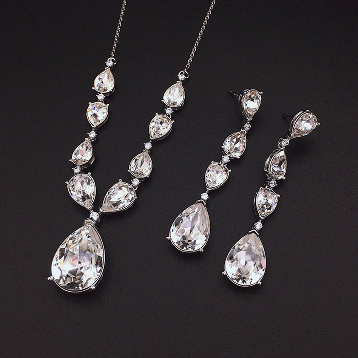 Luxury Emerald Teardrop Crystal Drop Jewelry Set – Necklace & Earrings