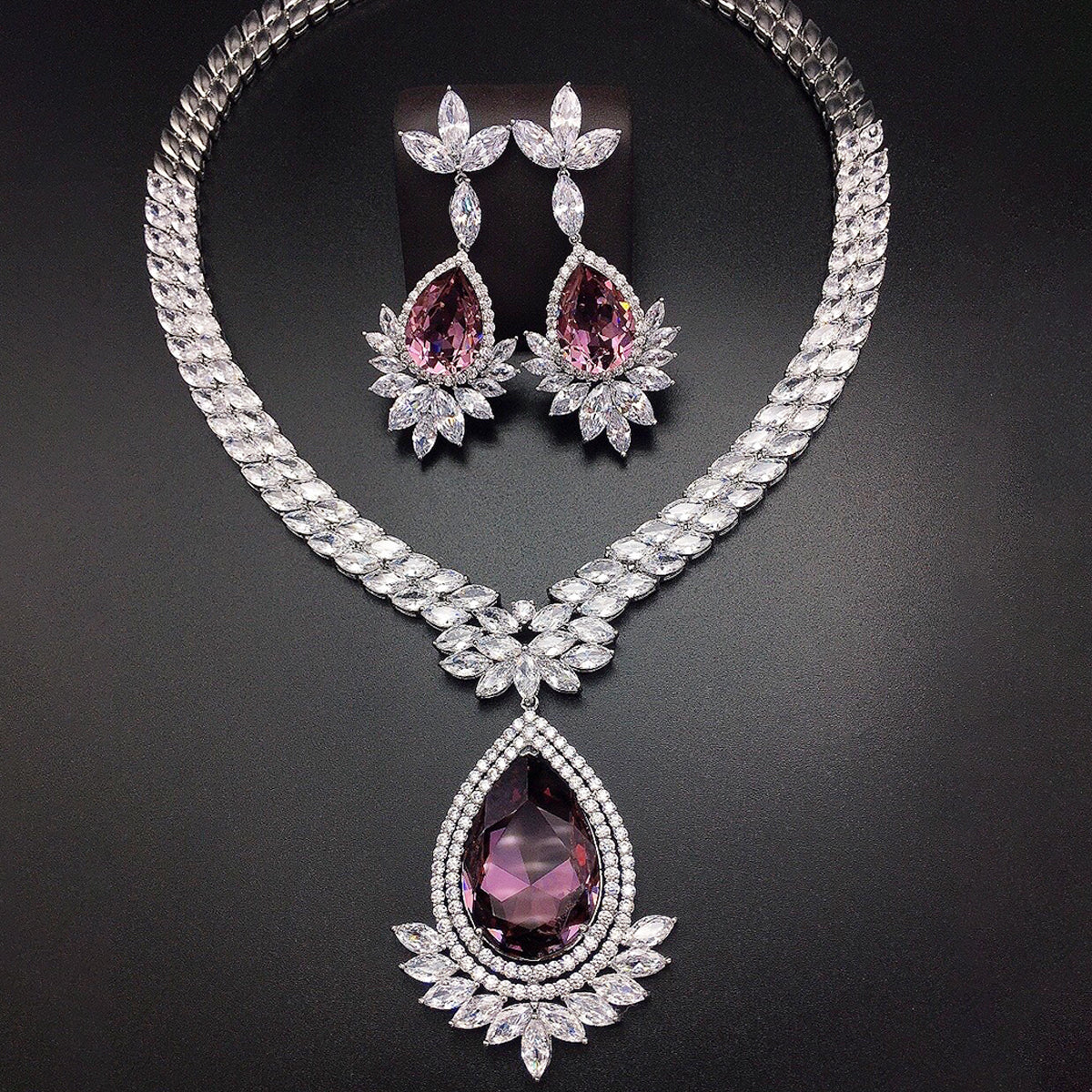 Parure Collier et Boucles d'Oreilles Cristal Vert Émeraude Royal