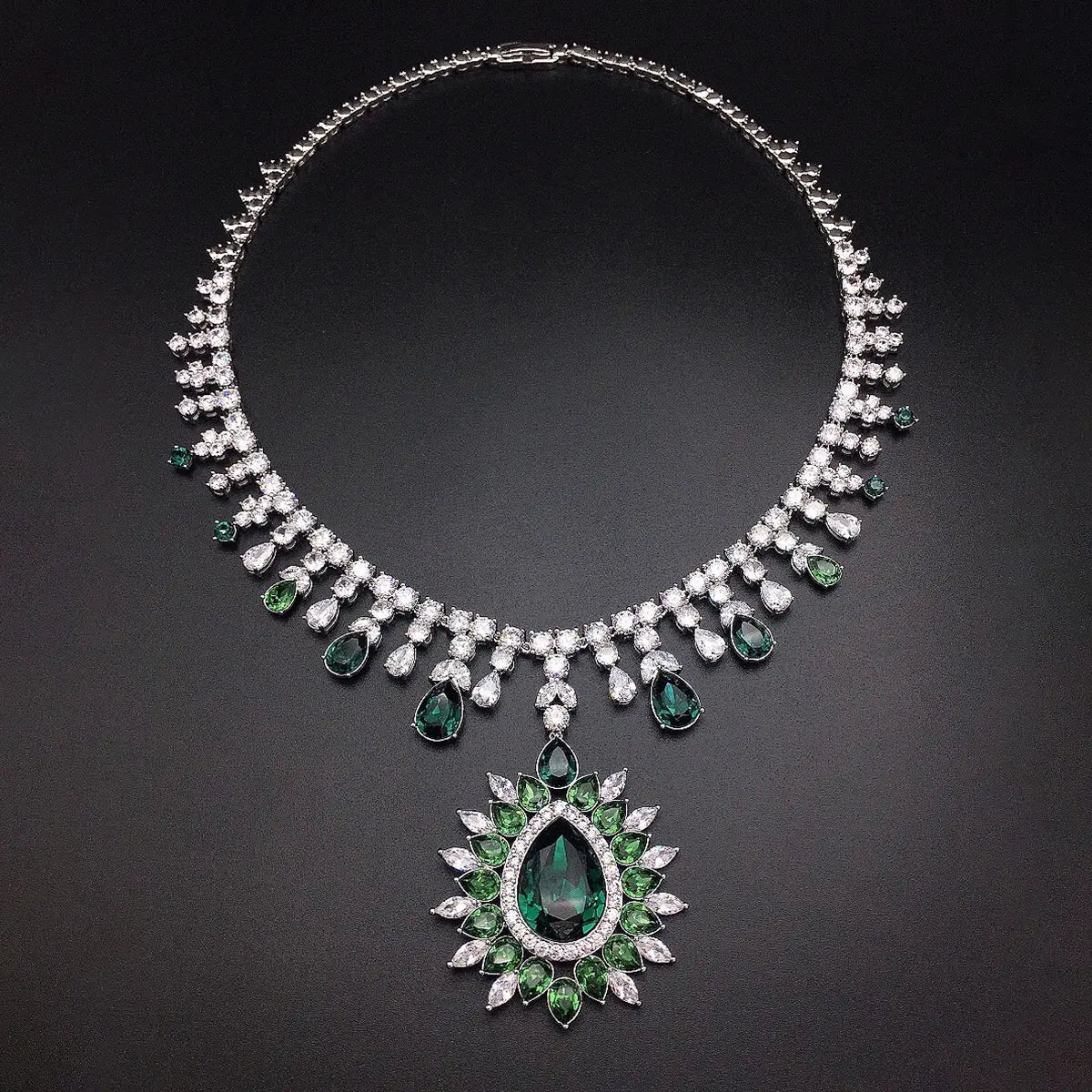 Parure de bijoux de luxe en cristal saphir royal bleu – Collier plastron et boucles d'oreilles