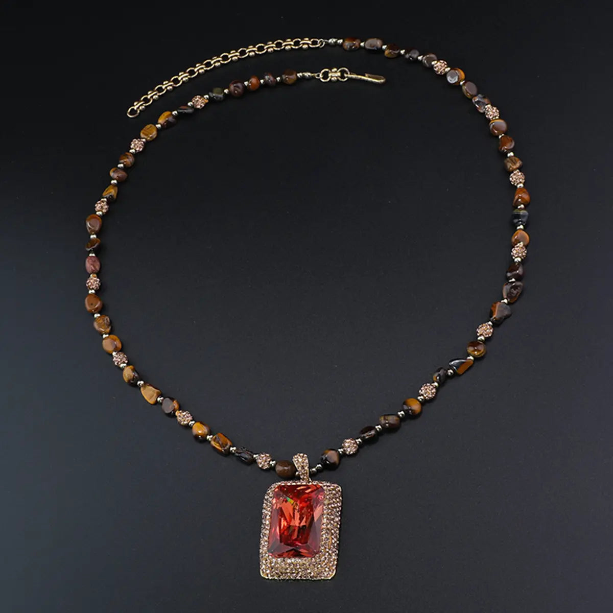 Collier et parure de bijoux de luxe en pierres précieuses de style vintage, collier tendance avec grande agate rubis