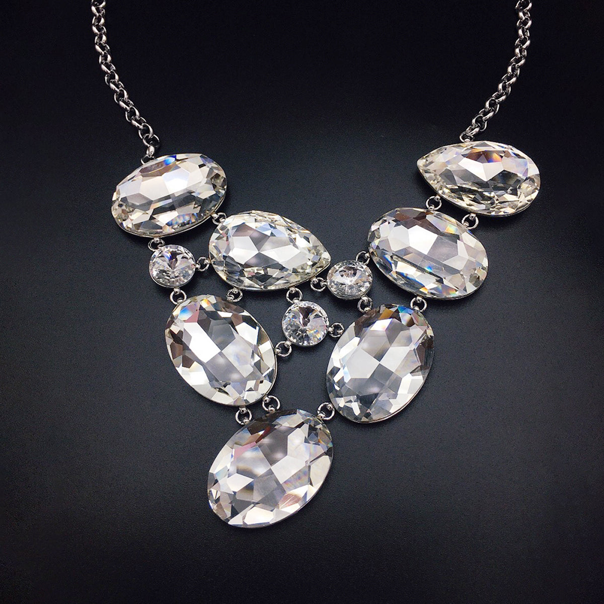 Élégant Collier en Cristal Facetté Vert Émeraude – Bijou Style Vintage