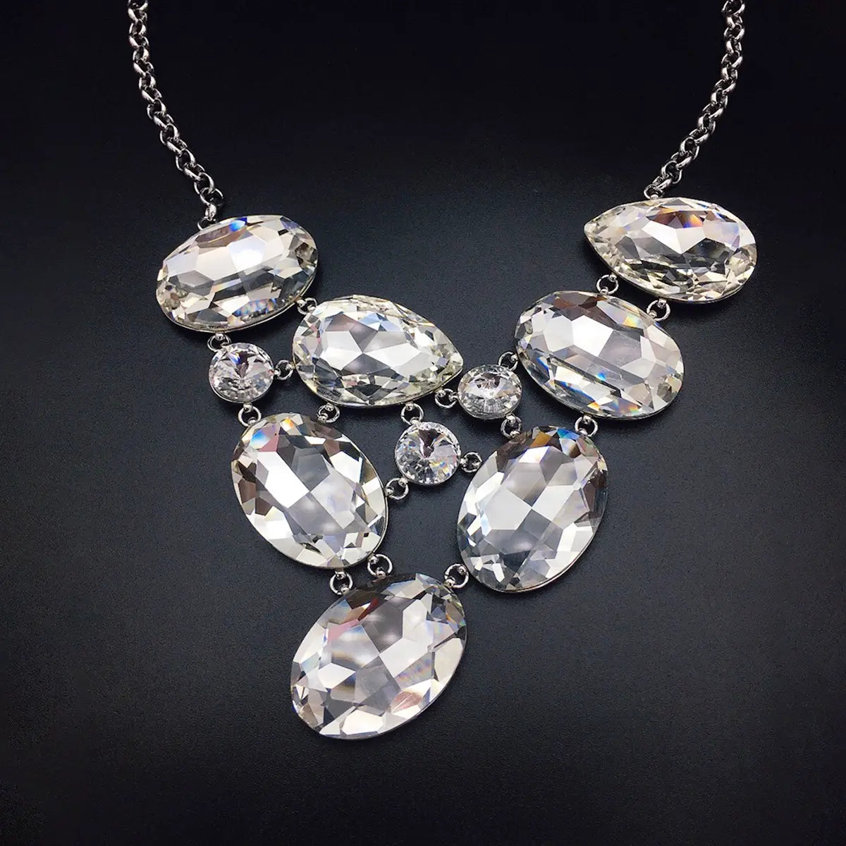 Élégant Collier en Cristal Facetté Vert Émeraude – Bijou Style Vintage