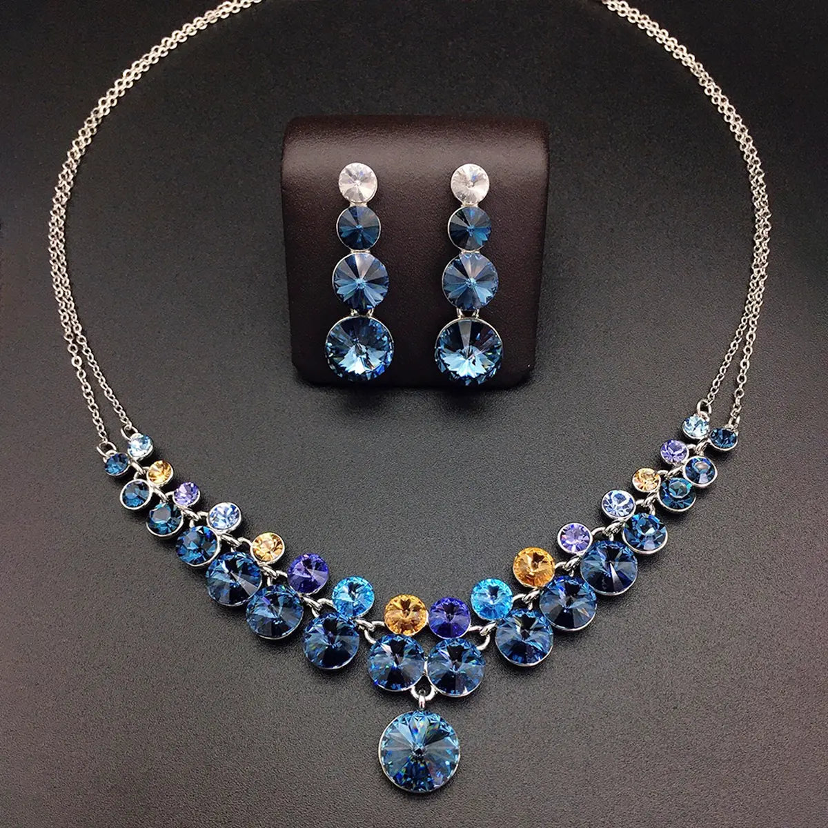 Parure collier imposant et boucles d'oreilles de luxe roses en cristal multicolore