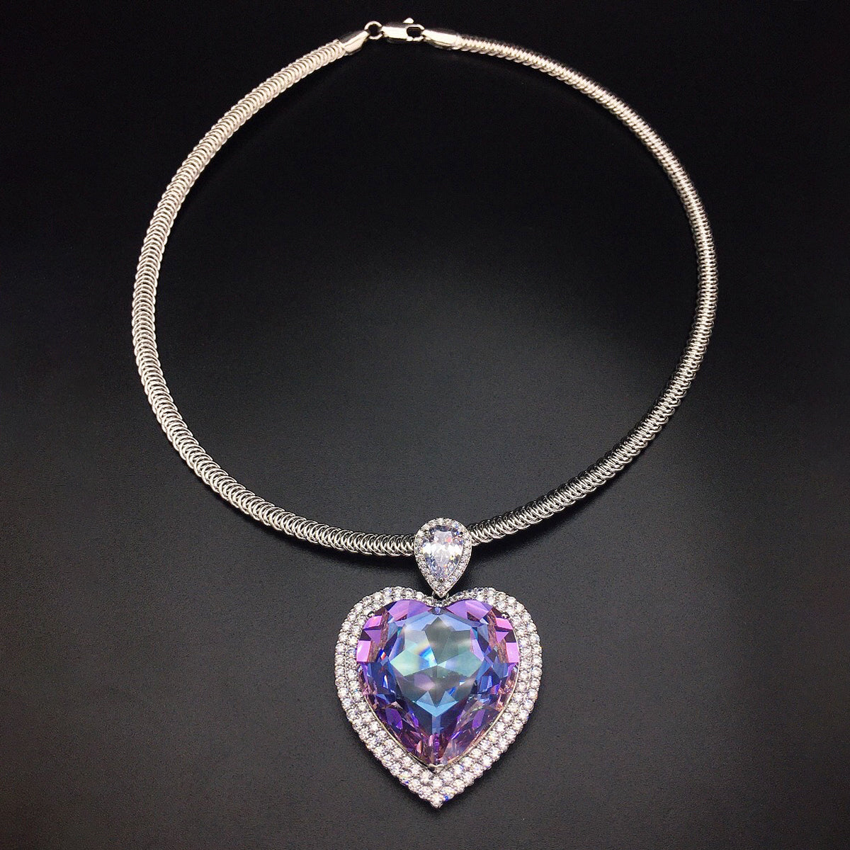 Luxury Aurora Heart Crystal Pendant Necklace – Elegant Statement Jewelry