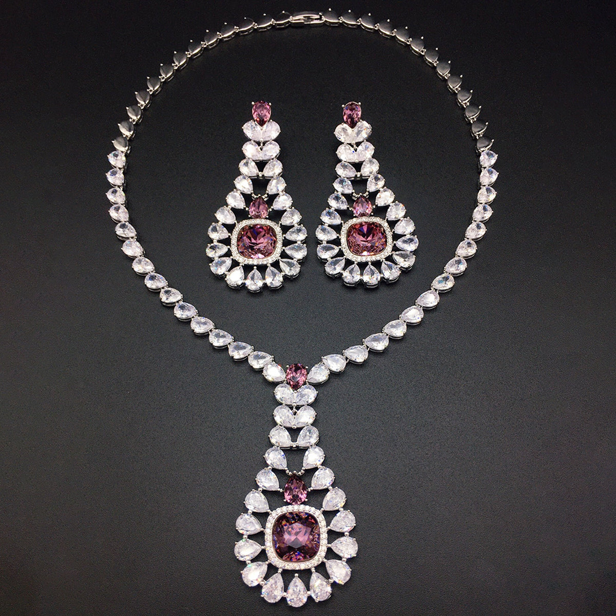 Parure collier et boucles d'oreilles en cristal saphir bleu de luxe