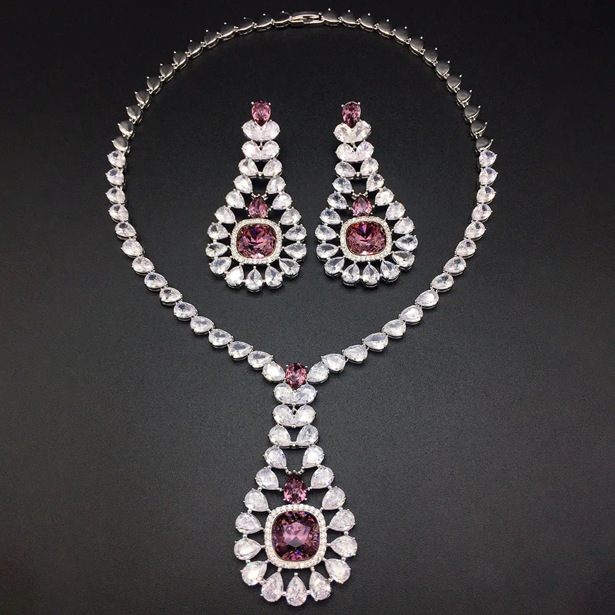 Parure collier et boucles d'oreilles en cristal saphir bleu de luxe