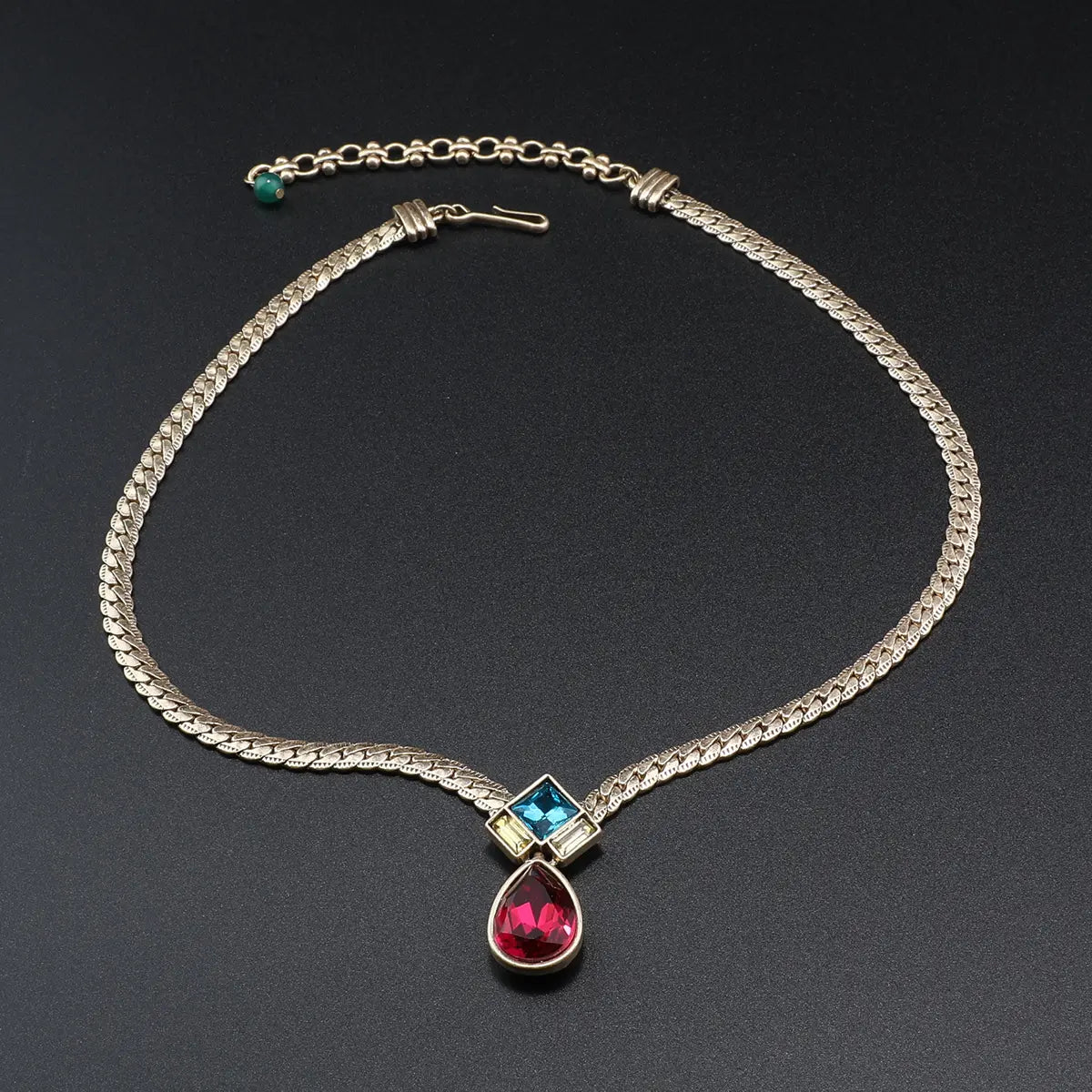Collier et parure de bijoux de luxe vintage Collier serpent en os à pierres précieuses colorées