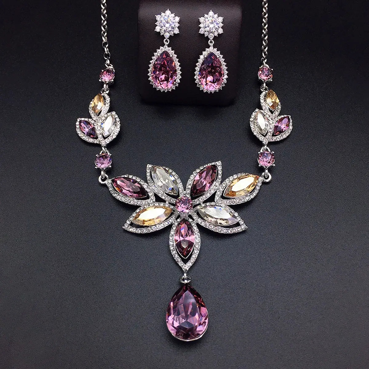 Parure collier et boucles d'oreilles fleur en cristal bleu de luxe