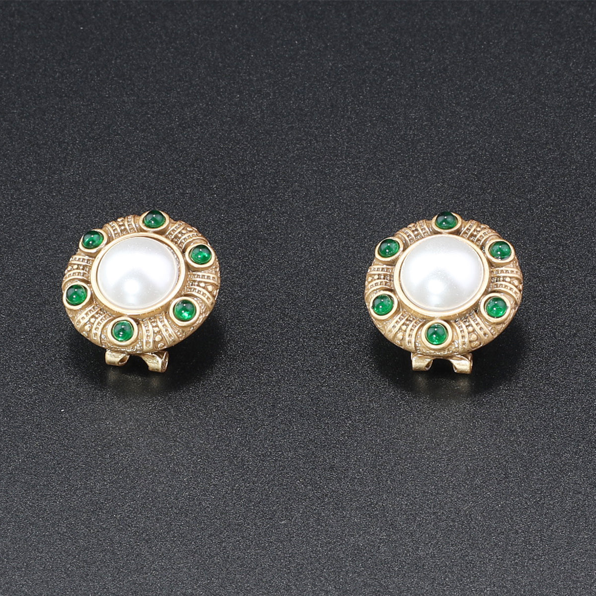 Fashionable retro gemstone earrings