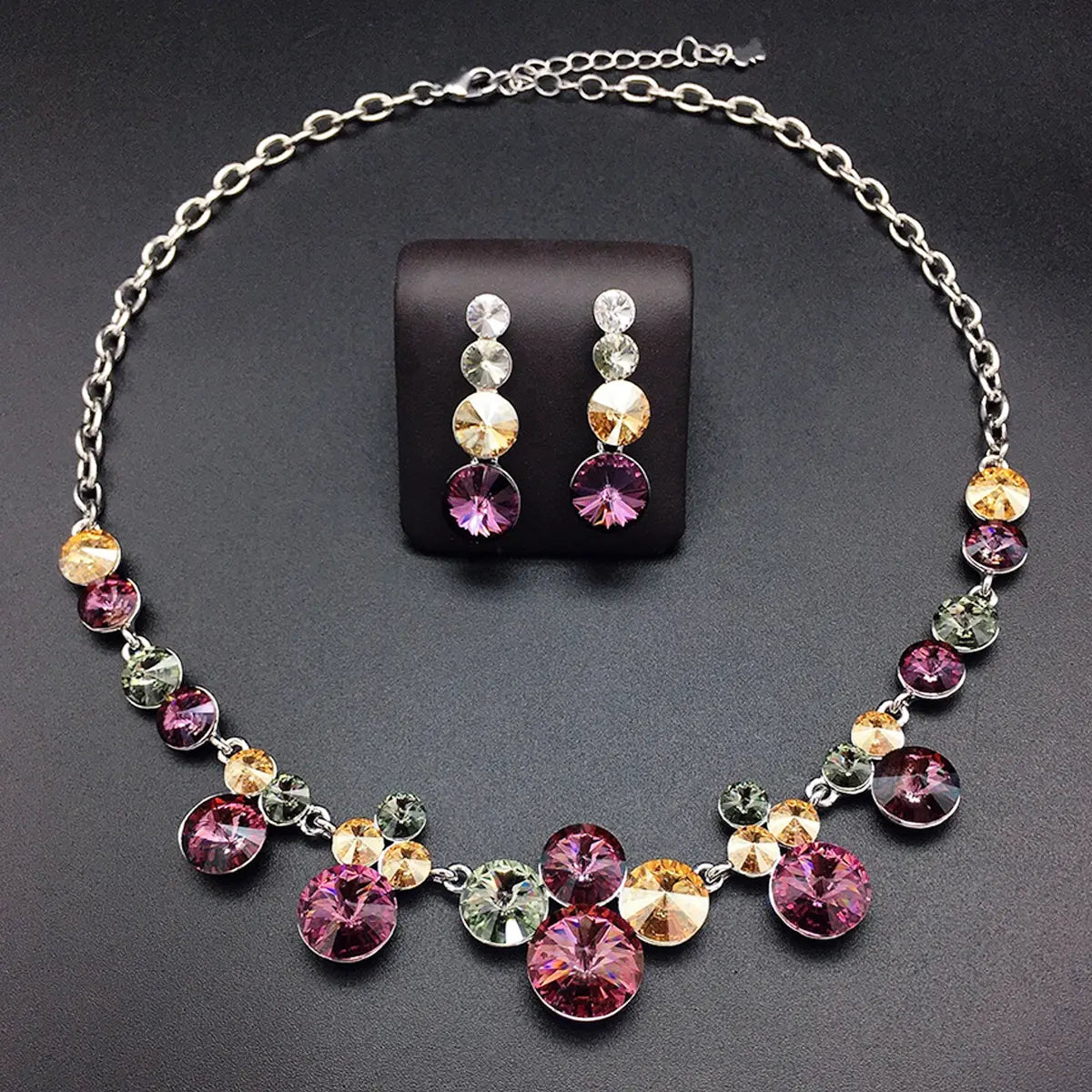 Ensemble de bijoux collier et boucles d'oreilles ronds en cristal bleu de luxe