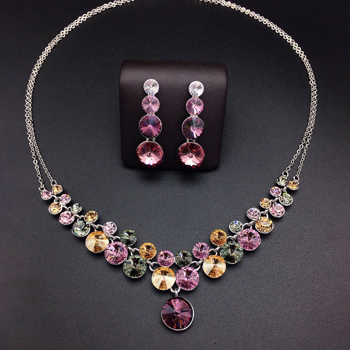 Parure collier imposant et boucles d'oreilles de luxe roses en cristal multicolore