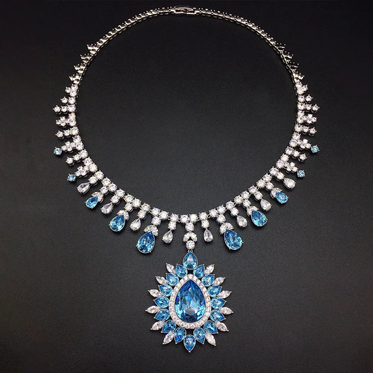 Parure de bijoux de luxe en cristal saphir royal bleu – Collier plastron et boucles d'oreilles