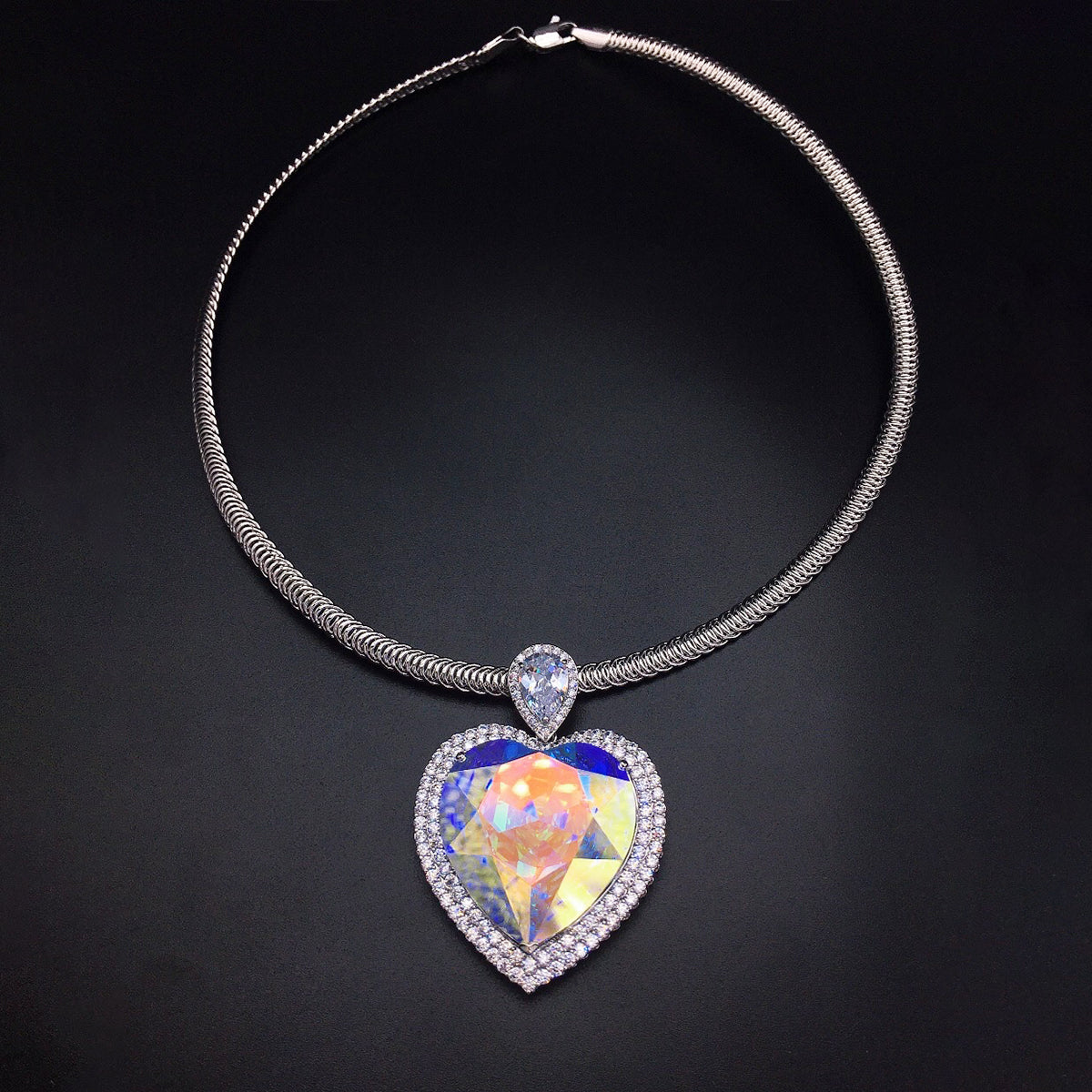 Luxury Aurora Heart Crystal Pendant Necklace – Elegant Statement Jewelry