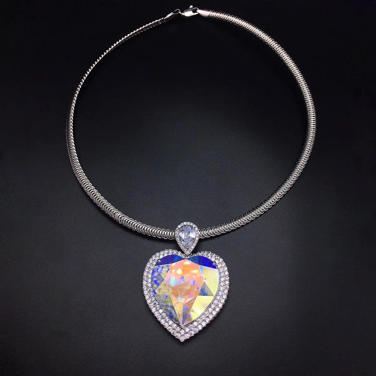 Collier avec Pendentif Cœur en Cristal Aurore Luxe – Bijou Élégant et Tendance
