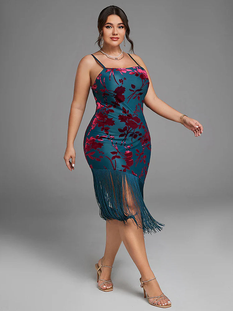 Robe pelucheuse brodée cintrée et tendance