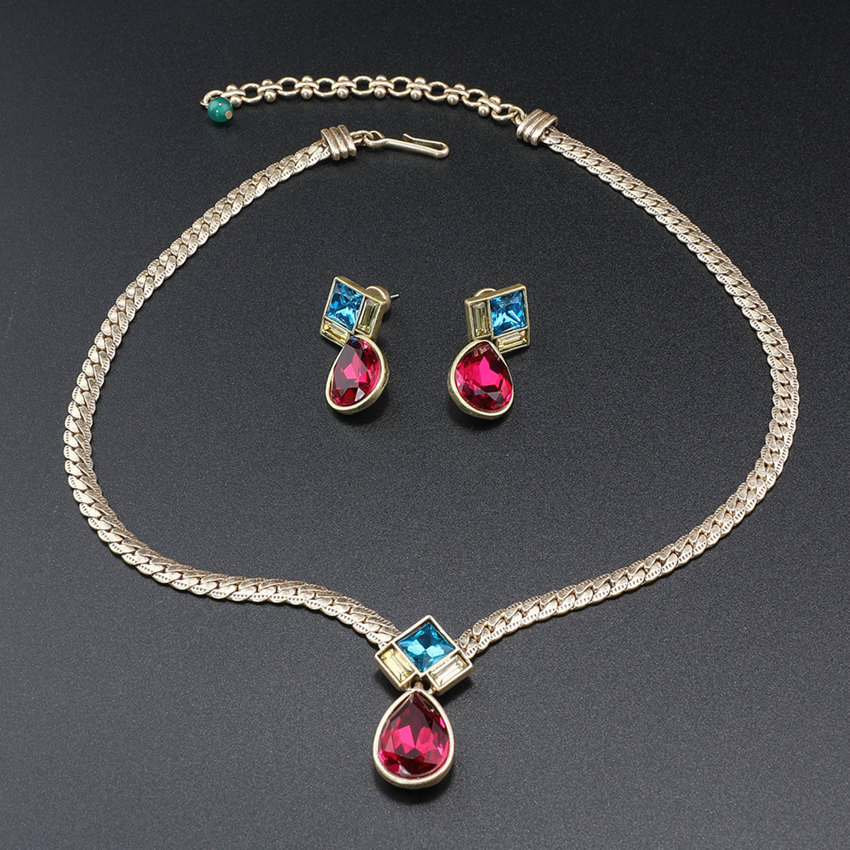 Fashion colored gemstone snake bone necklace
