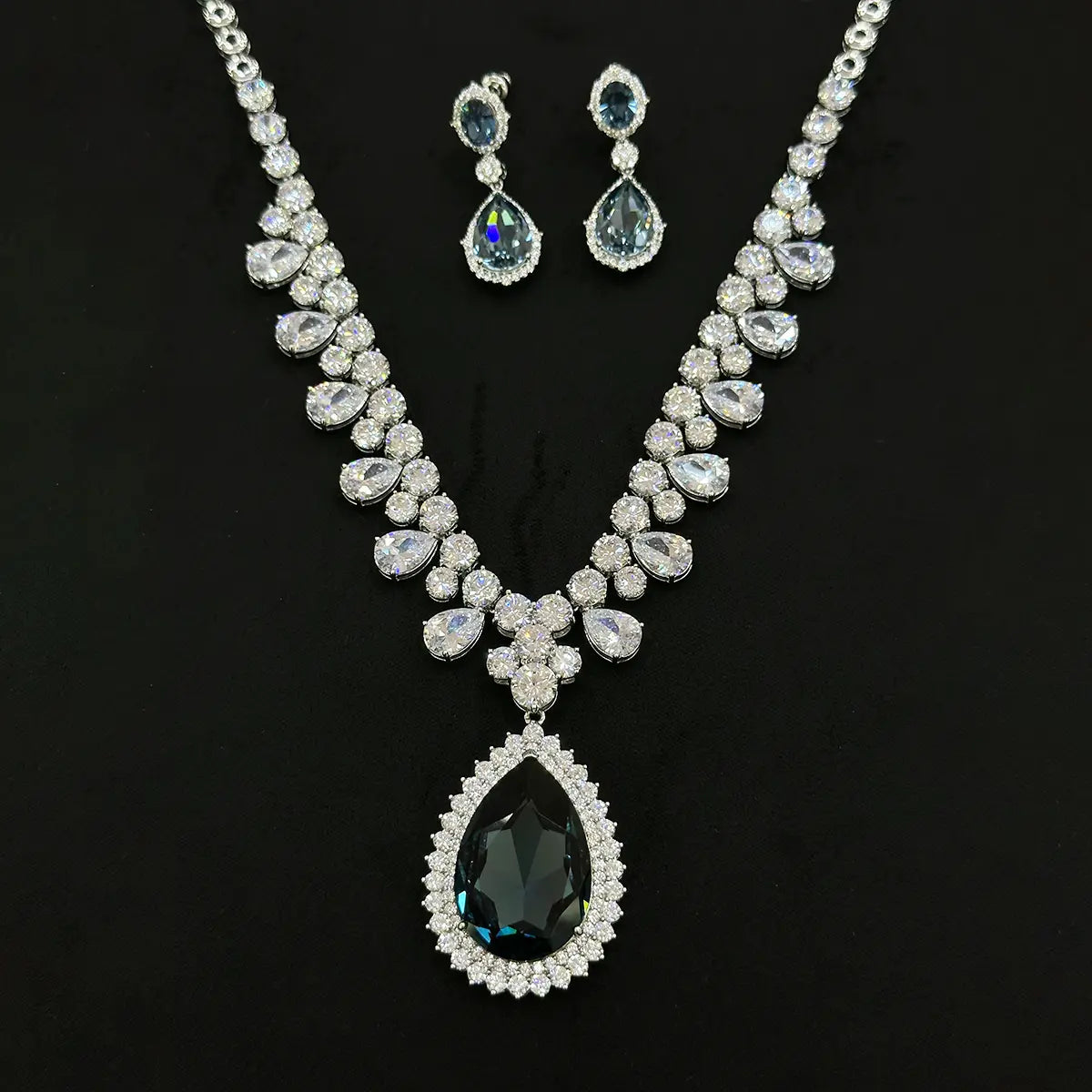 Ensemble de bijoux collier et boucles d'oreilles de luxe en cristal violet en forme de goutte