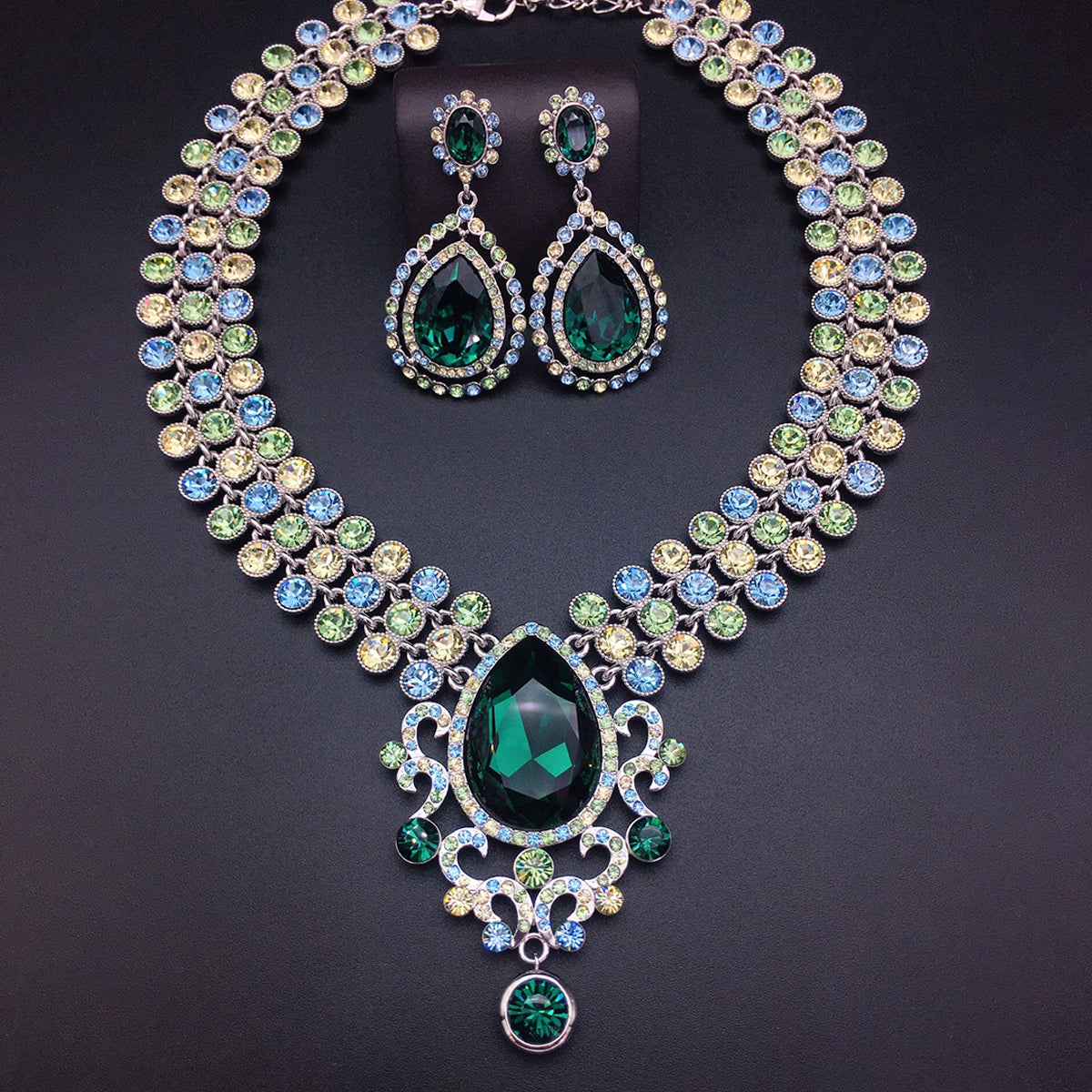 Luxury Vintage Emerald Crystal Statement Jewelry Set – Ornate Necklace & Earrings