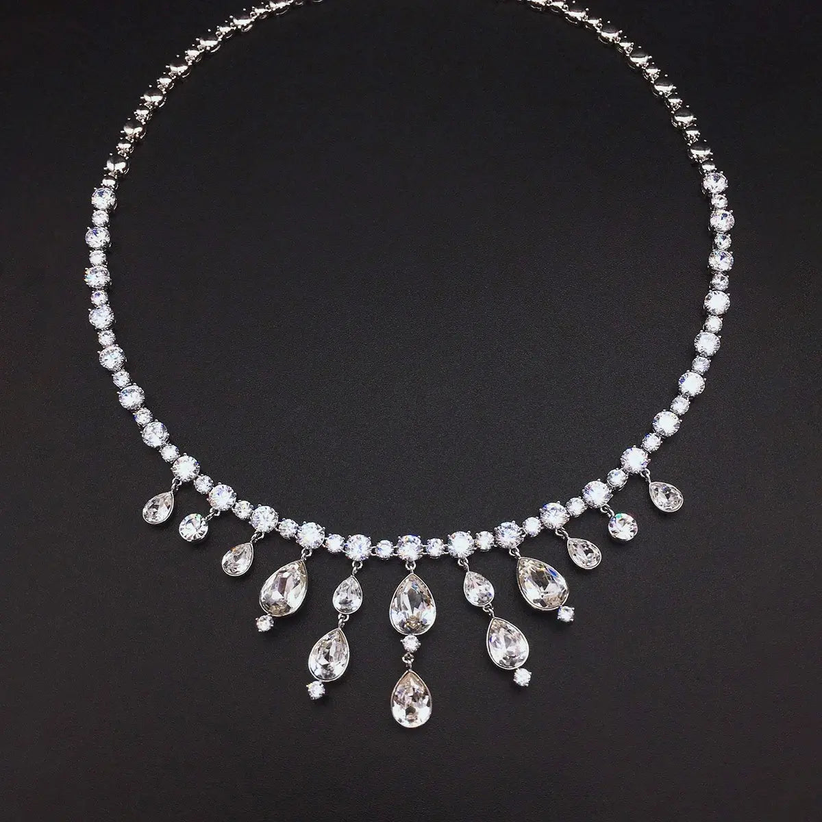 Collier de luxe en cristal en forme de goutte saphir bleu – Bijou de soirée élégant