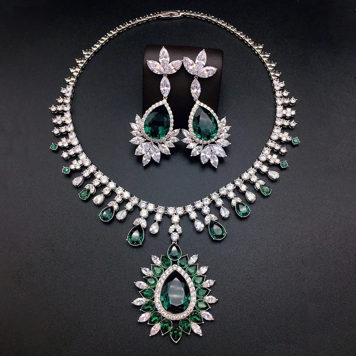 Parure de bijoux de luxe en cristal saphir royal bleu – Collier plastron et boucles d'oreilles