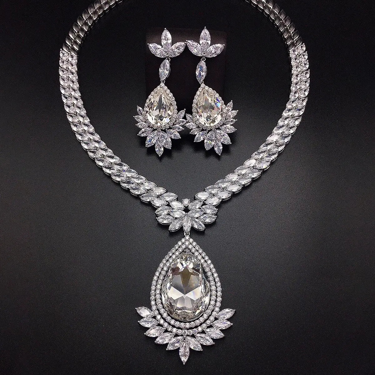 Parure Collier et Boucles d'Oreilles Cristal Vert Émeraude Royal