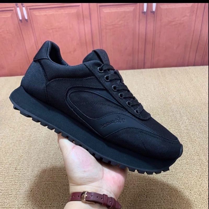 Versatile lightweight soft-soled wear-resistant casual shoes Running shoes and sports shoes for men sneakers