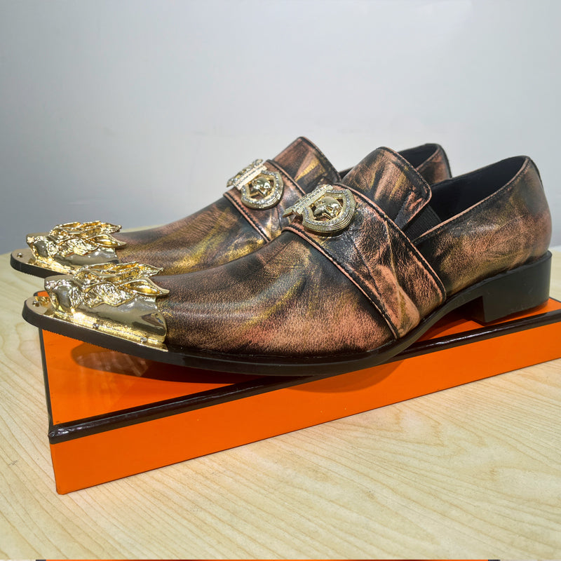 Braune Retro-Lacklederschuhe mit spitzer Spitze