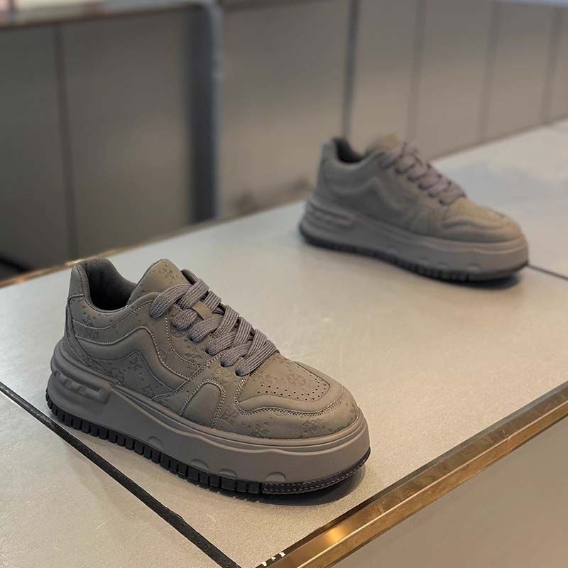 Spring comfortable soft-soled heightening sneakers Running shoes and sports shoes for men