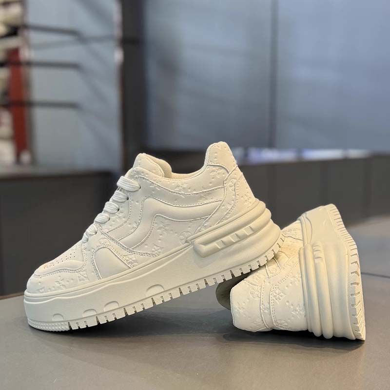 Spring comfortable soft-soled heightening sneakers Running shoes and sports shoes for men