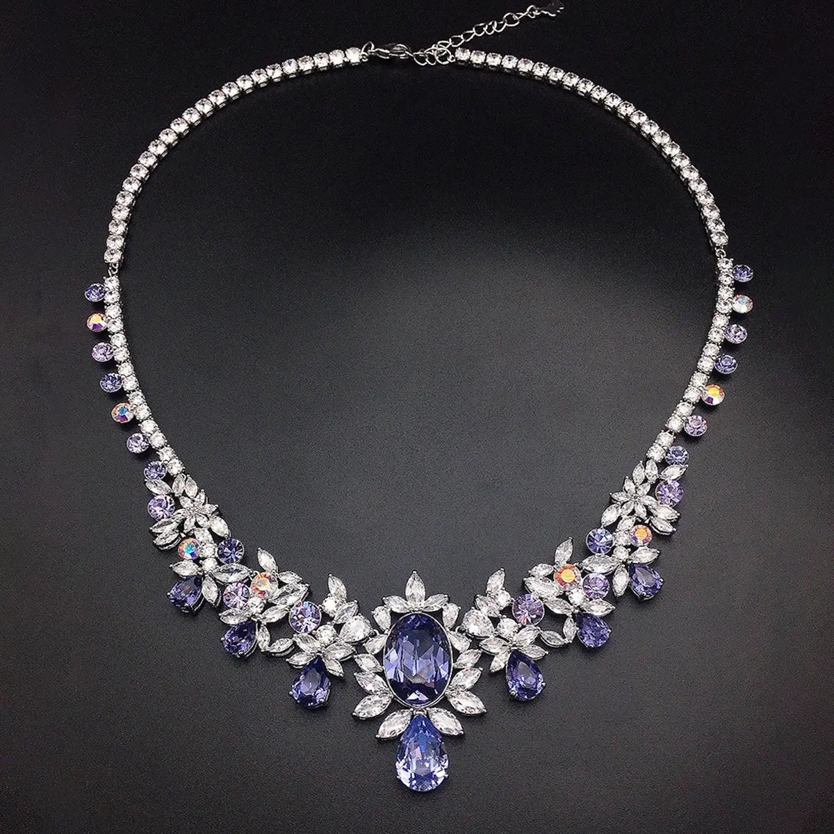 Ensemble de bijoux collier et boucles d'oreilles élégant en cristal multicolore et motif floral