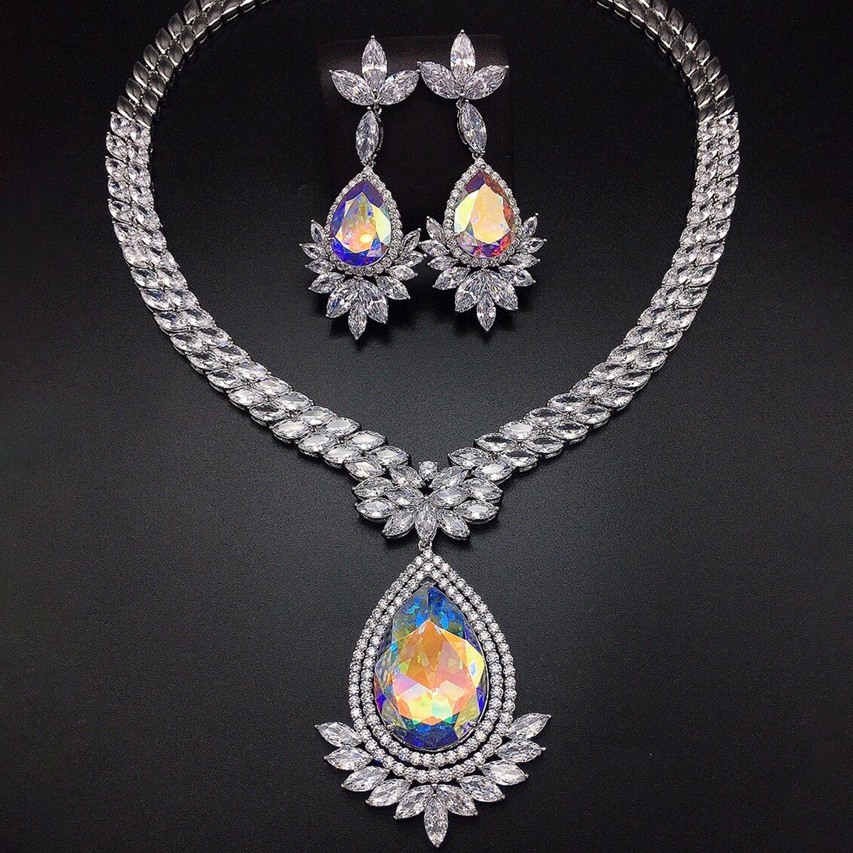 Parure Collier et Boucles d'Oreilles Cristal Vert Émeraude Royal
