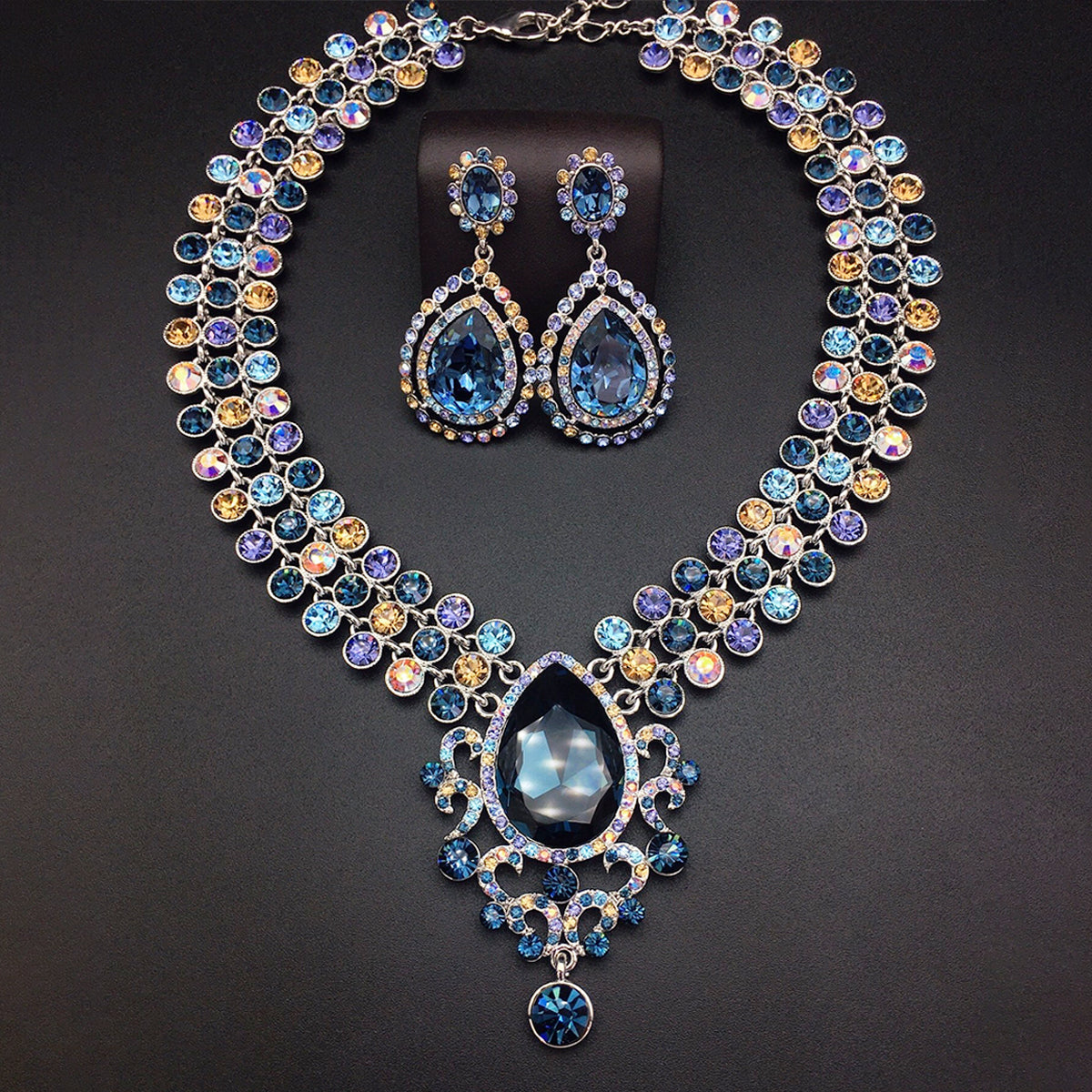 Luxury Vintage Emerald Crystal Statement Jewelry Set – Ornate Necklace & Earrings