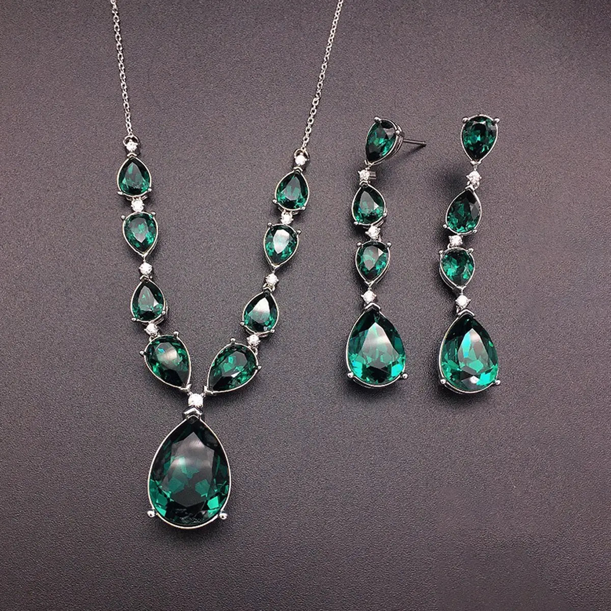 Parure de bijoux de luxe en cristal goutte d'émeraude – Collier et boucles d'oreilles