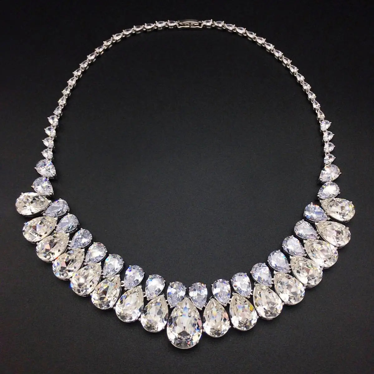Collier de déclaration de luxe en cristal goutte multicolore – Bijoux de soirée élégants