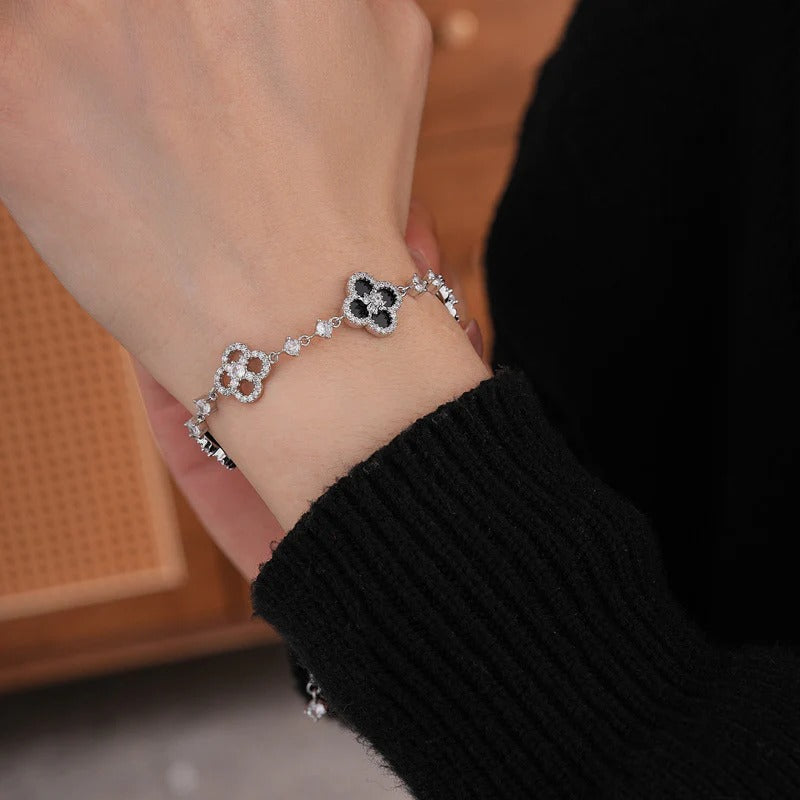 Rhombus four-leaf clover hollow bracelet