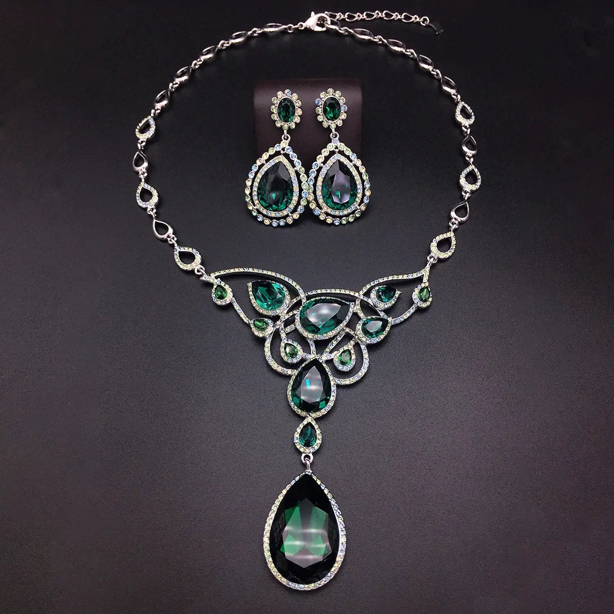 Parure Collier et Boucles d'Oreilles Élégante en Filigrane et Cristal de Saphir