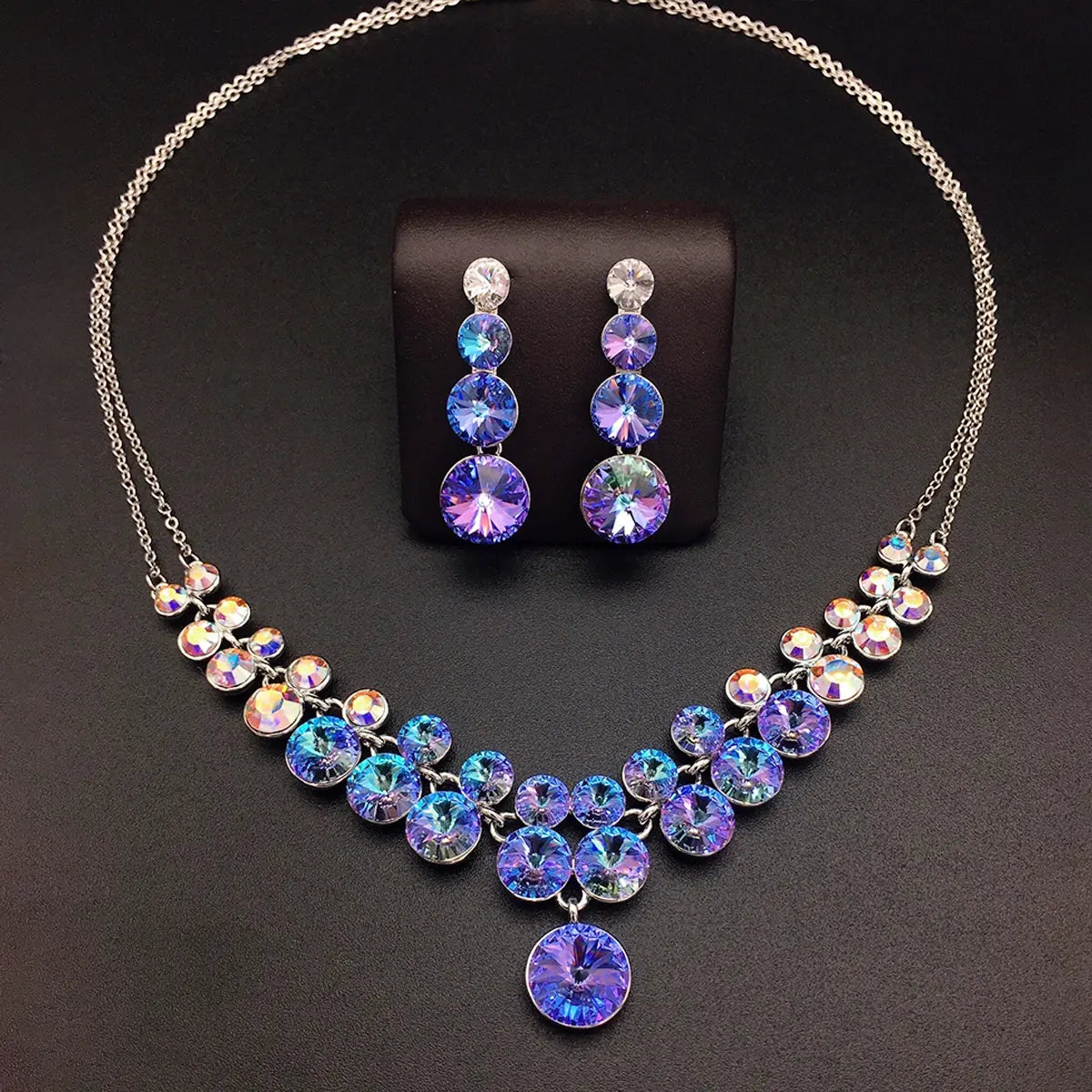 Parure collier imposant et boucles d'oreilles de luxe roses en cristal multicolore