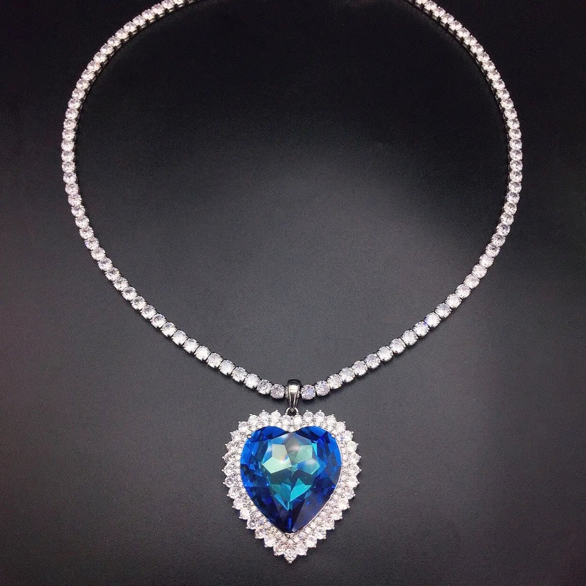 Collier avec Pendentif Cœur en Cristal Aurore Luxe – Bijou Élégant et Tendance