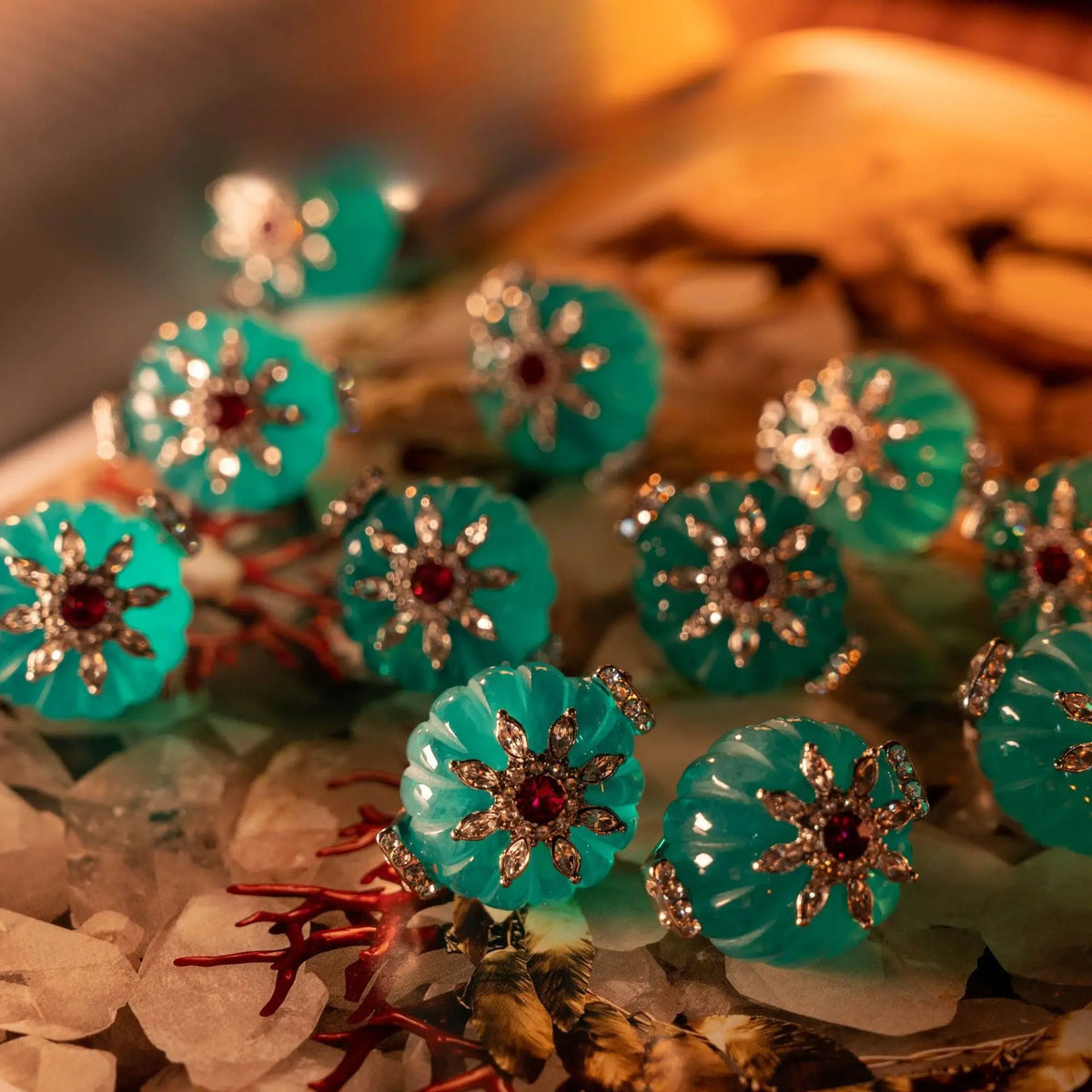 Ensemble trois pièces au design original, entièrement serti de diamants