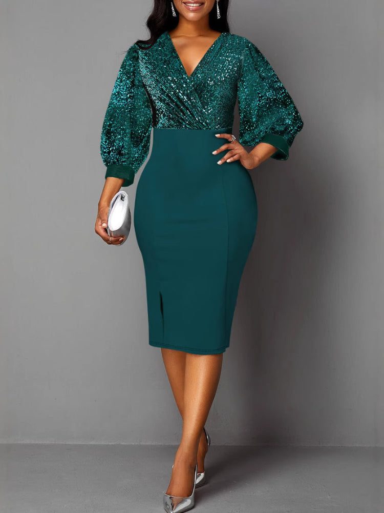 Glänzendes, schmales Kleid mit hoher Taille und Nähten