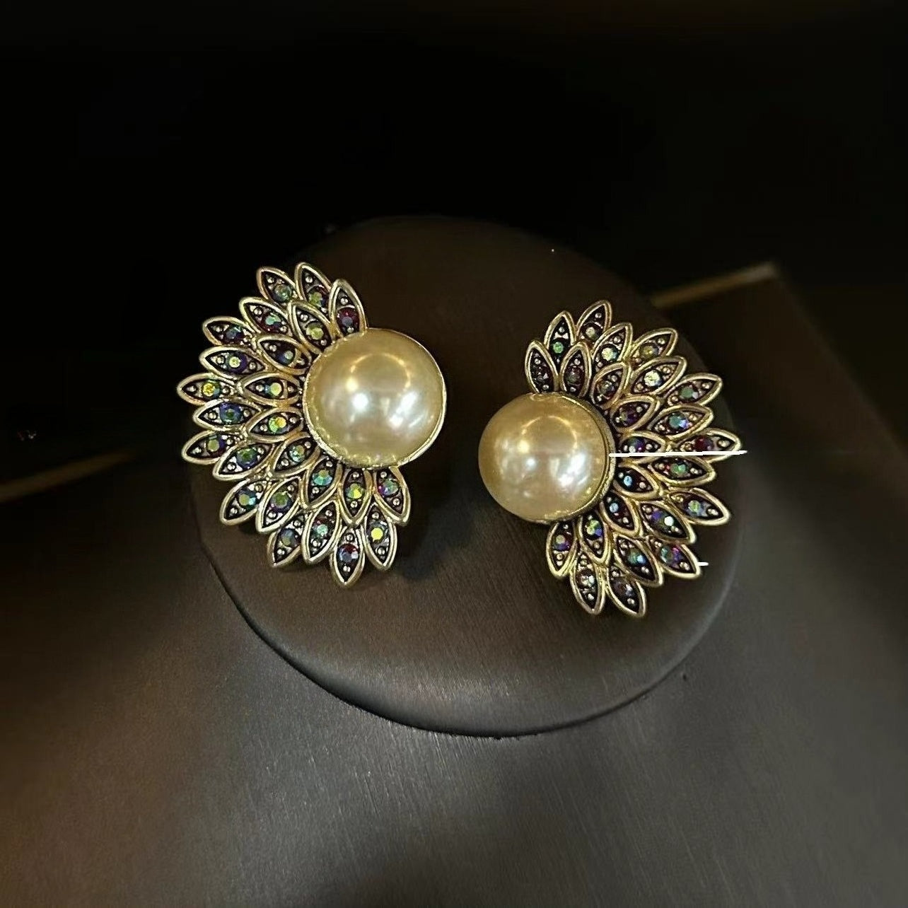 Qingdao medieval necklace women's French retro romantic high-end commuter sunflower necklace stud earrings set