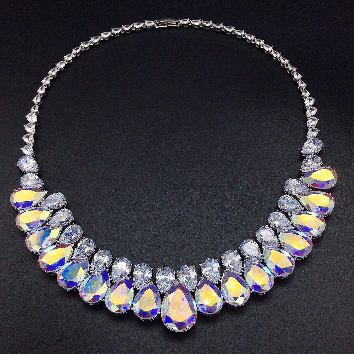 Collier de déclaration de luxe en cristal goutte multicolore – Bijoux de soirée élégants