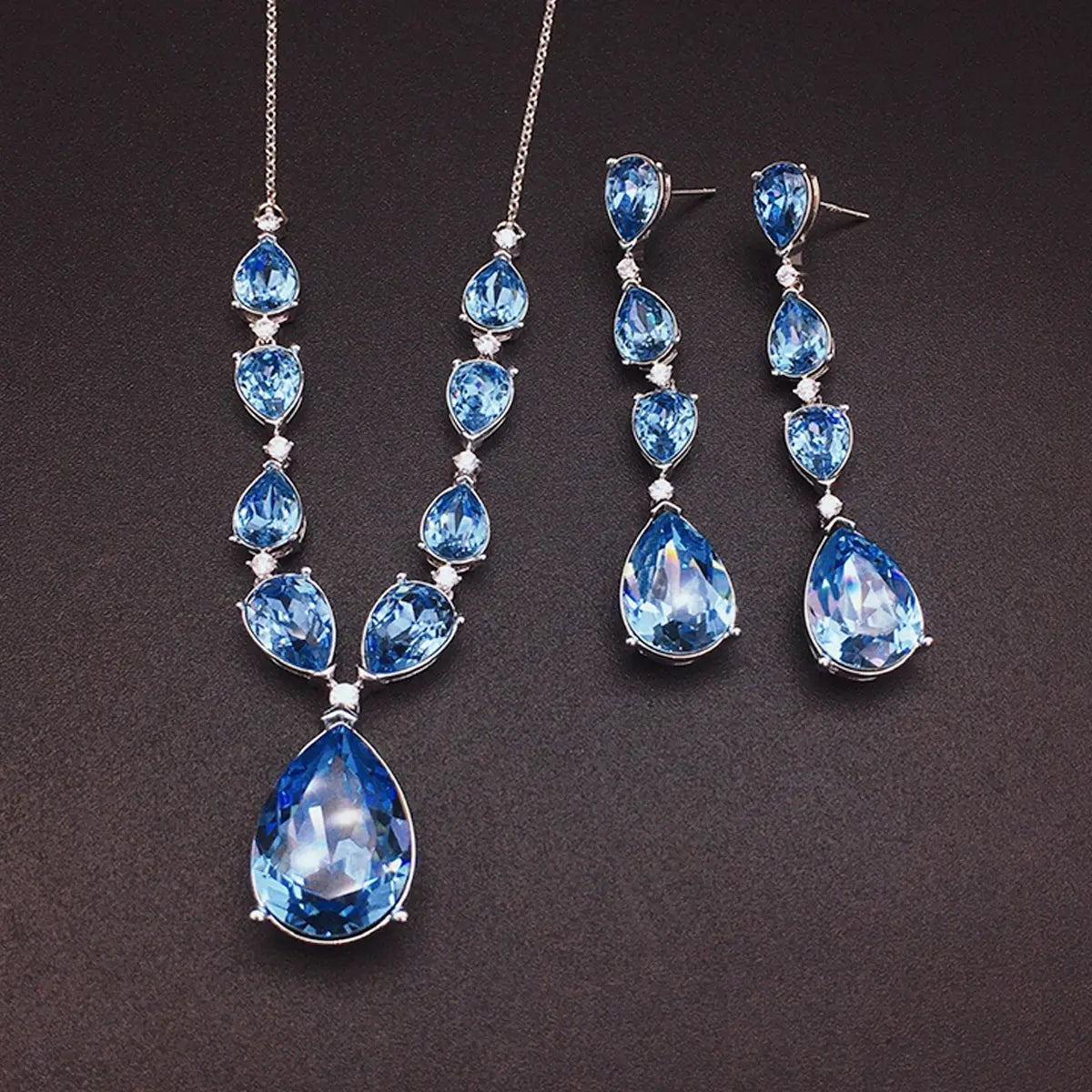Parure de bijoux de luxe en cristal goutte d'émeraude – Collier et boucles d'oreilles