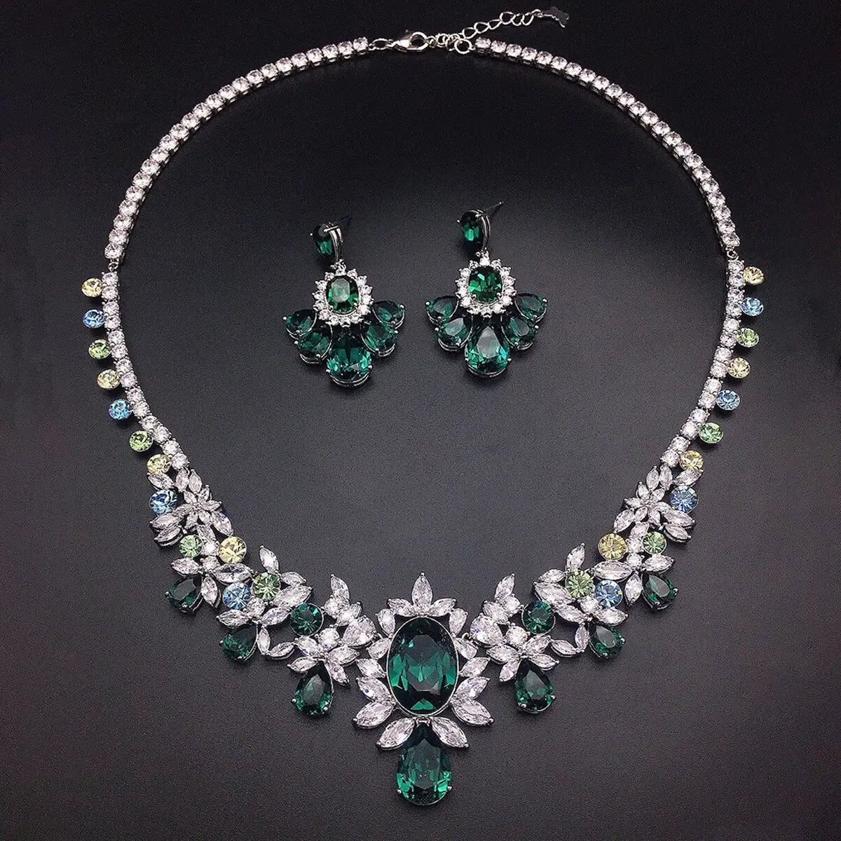 Ensemble de bijoux collier et boucles d'oreilles élégant en cristal multicolore et motif floral